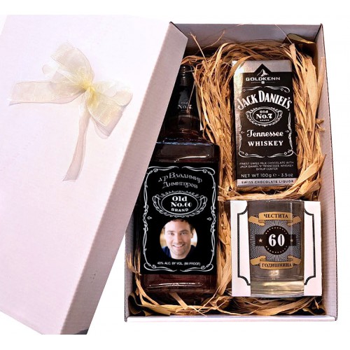 Комплект за юбилей - бутилка уиски с персонален етикет, чаша и шоколад в кутия